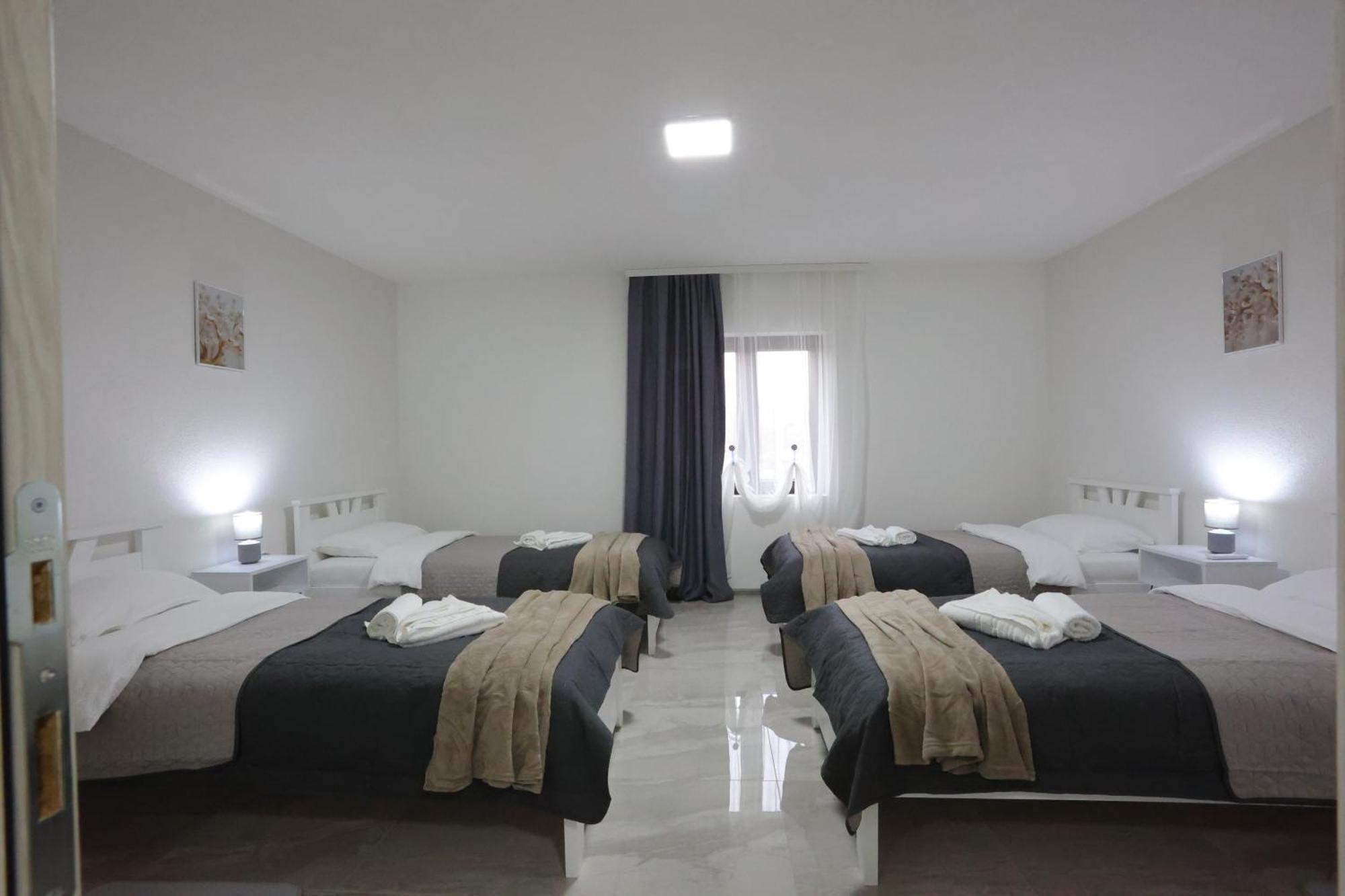 Ivan'S Guesthouse Paraćin Buitenkant foto