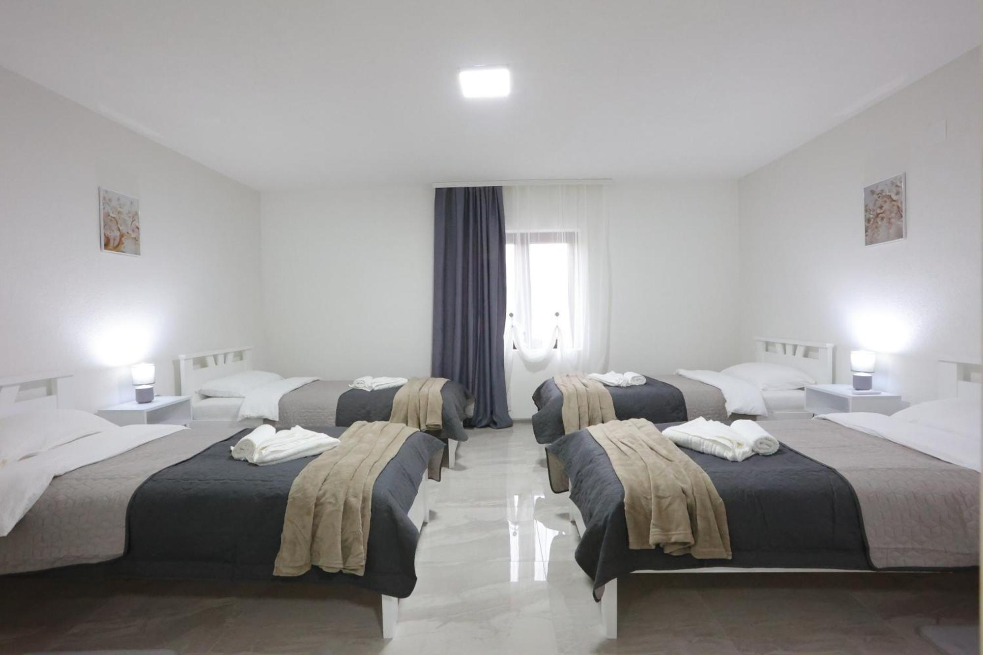 Ivan'S Guesthouse Paraćin Buitenkant foto