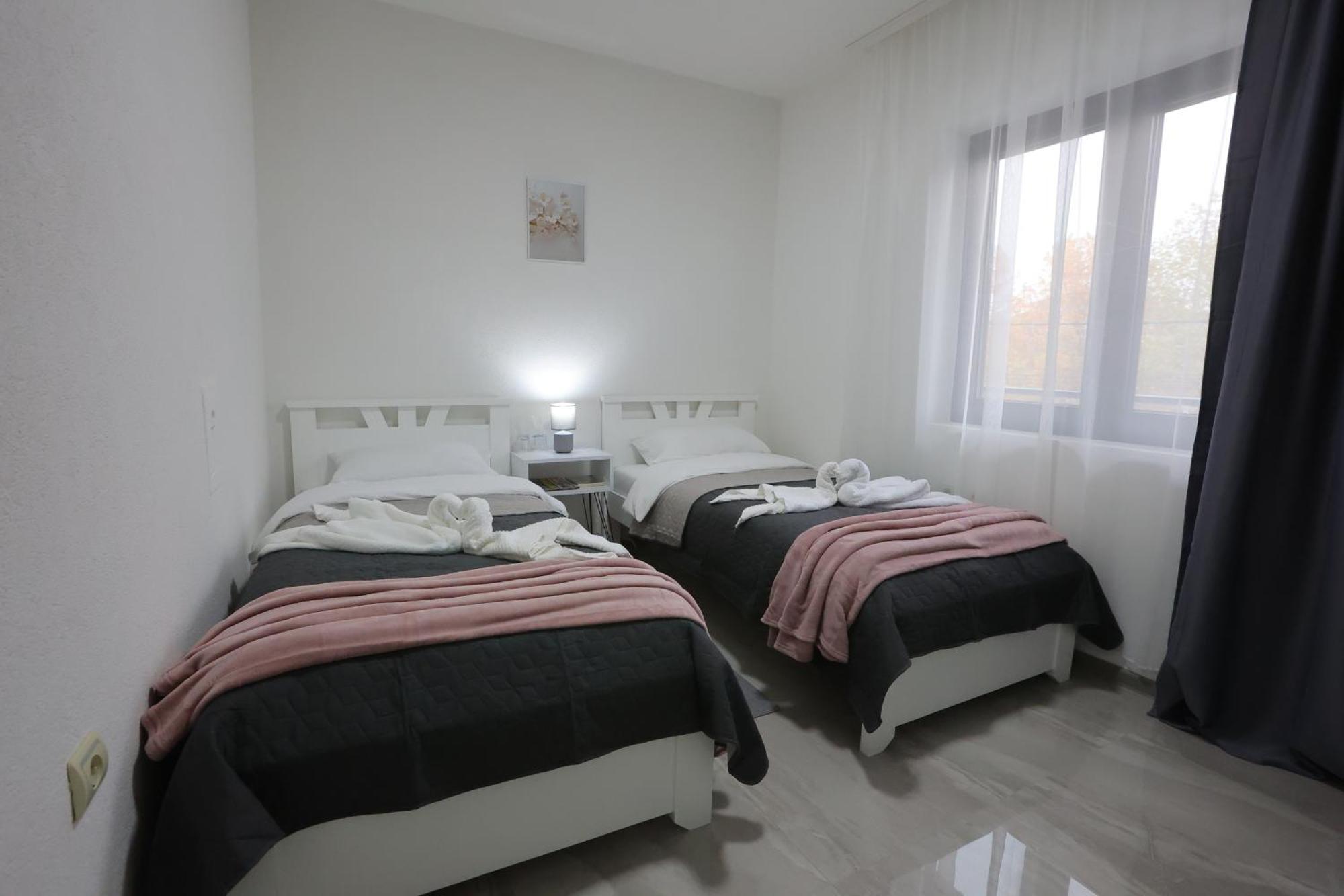 Ivan'S Guesthouse Paraćin Buitenkant foto