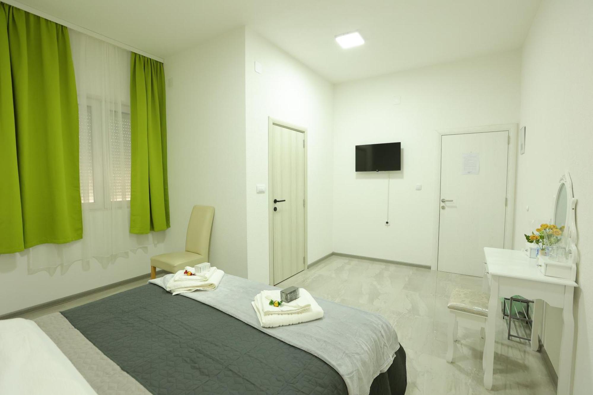 Ivan'S Guesthouse Paraćin Buitenkant foto