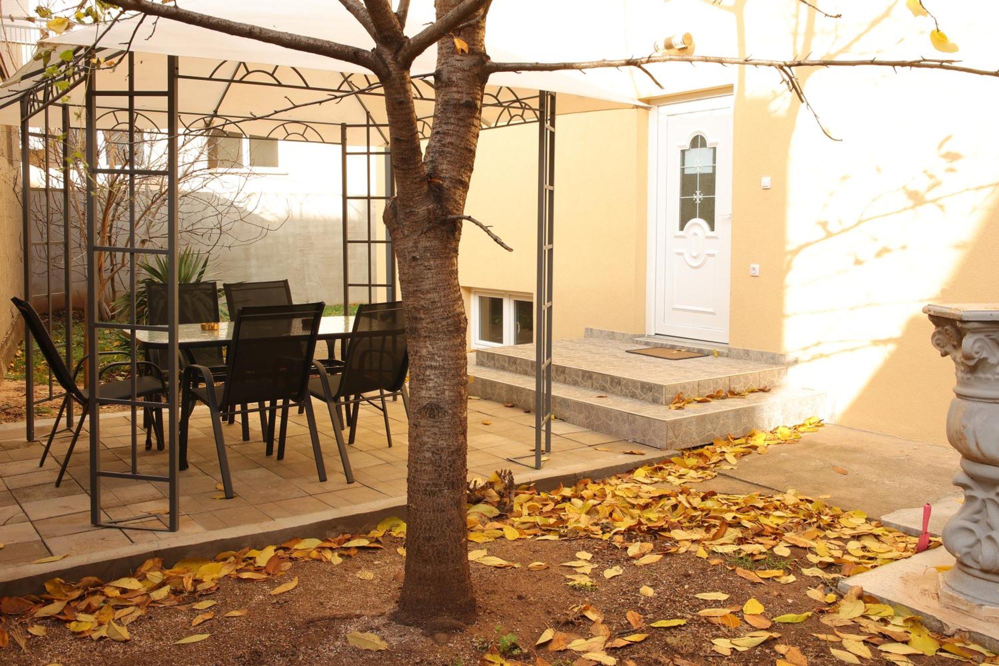Ivan'S Guesthouse Paraćin Buitenkant foto